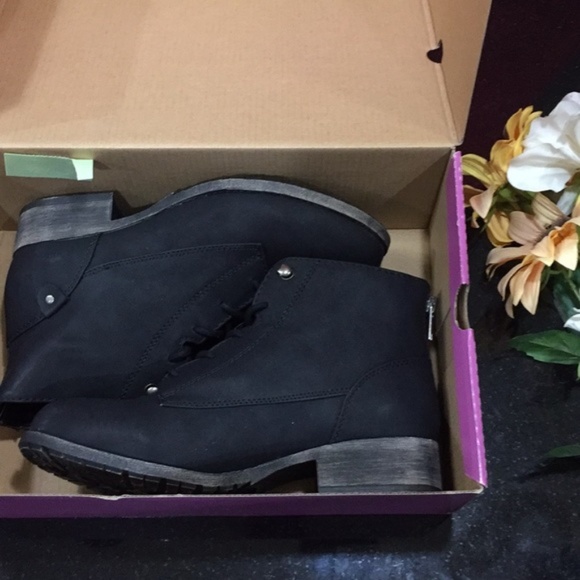 Jellypop Grant Lace Up Boots distressed heel- Shoe - Picture 2 of 4